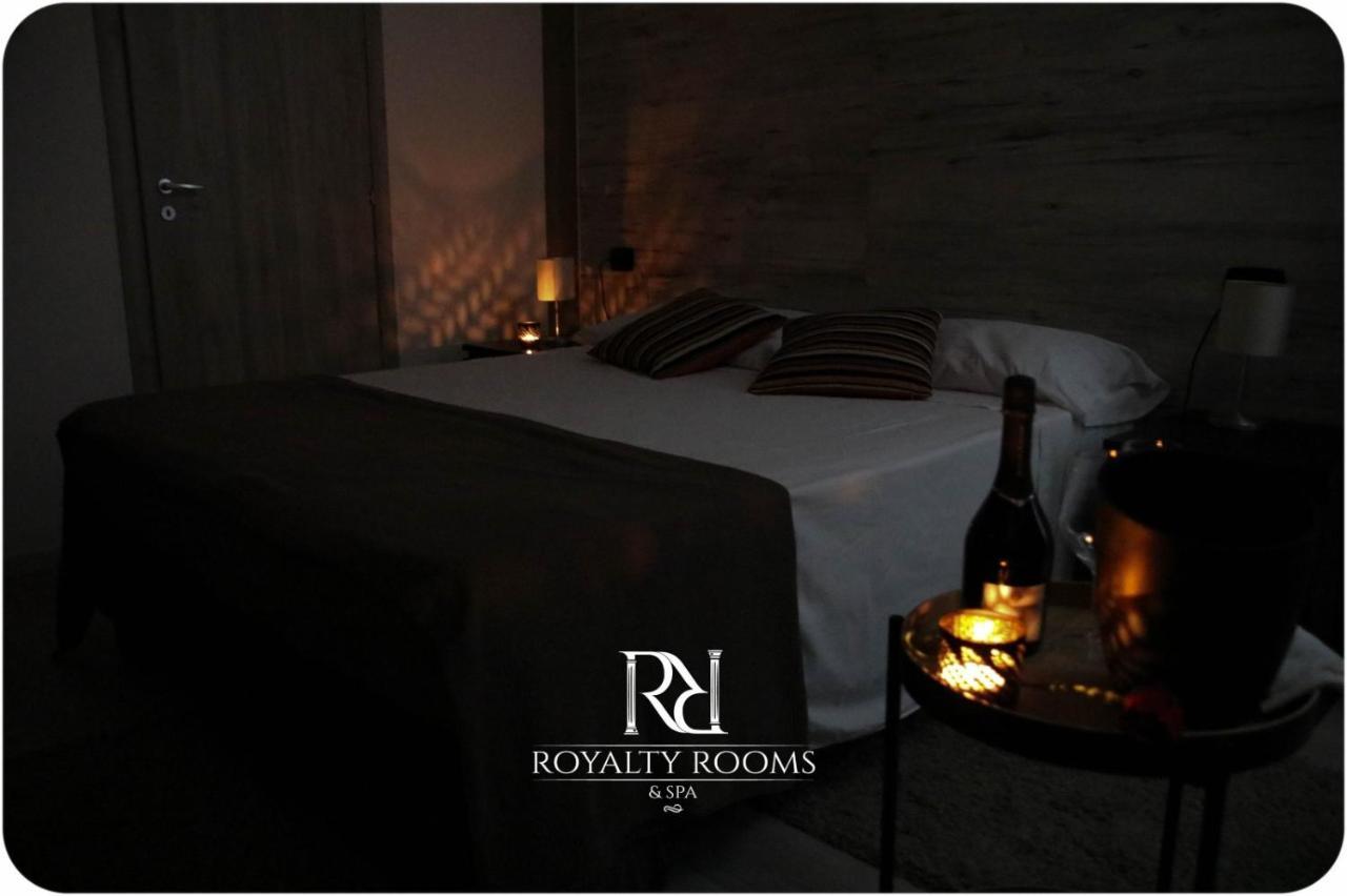 Royalty Rooms & Spa Neapel Exterior foto