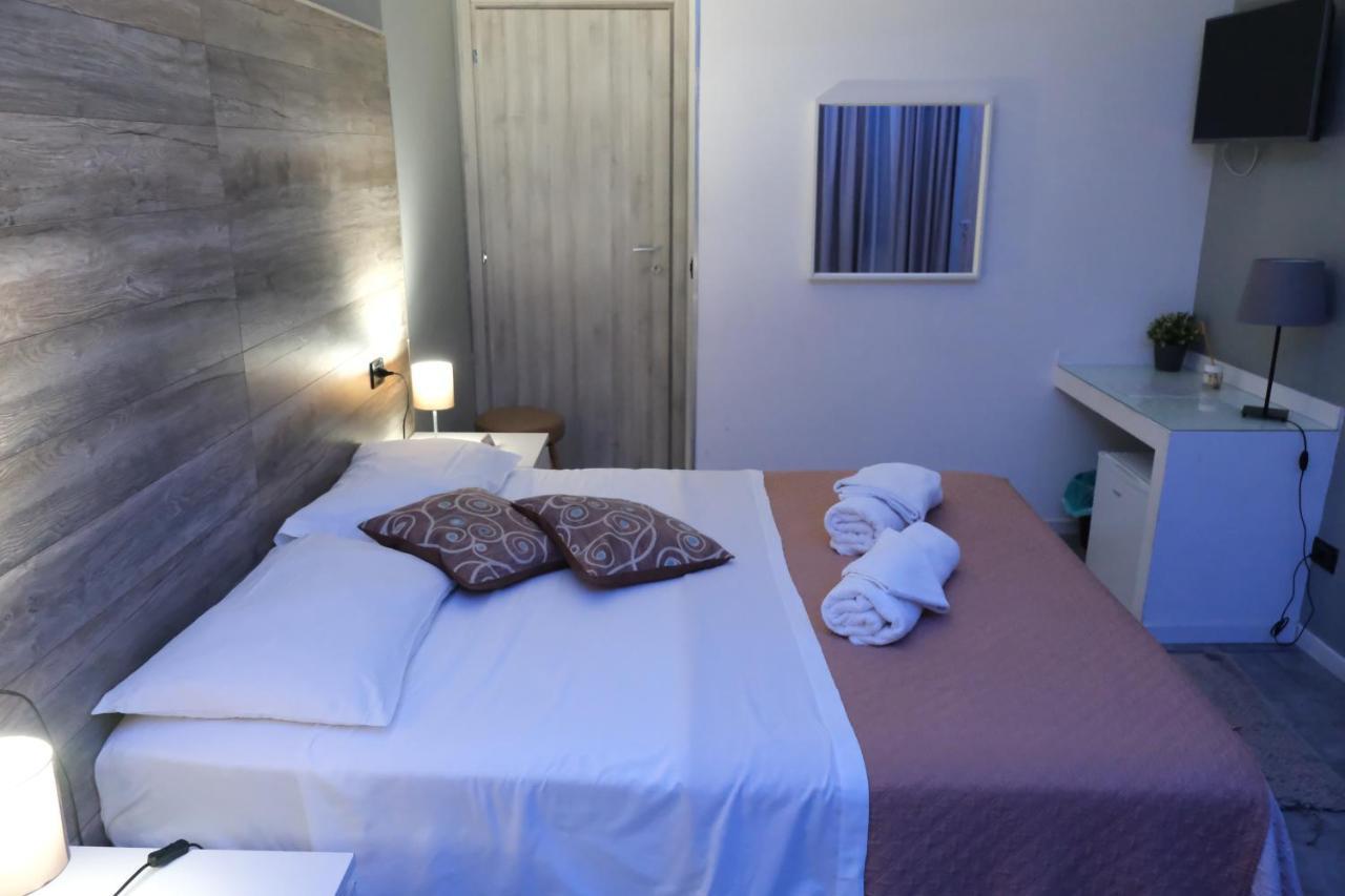 Royalty Rooms & Spa Neapel Exterior foto